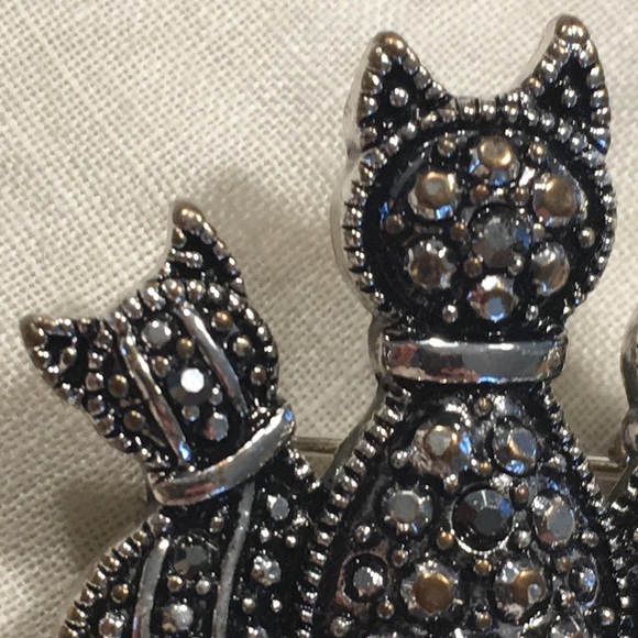 Cat Backs Trio Marquisate Brooch - Picture 3 of 9